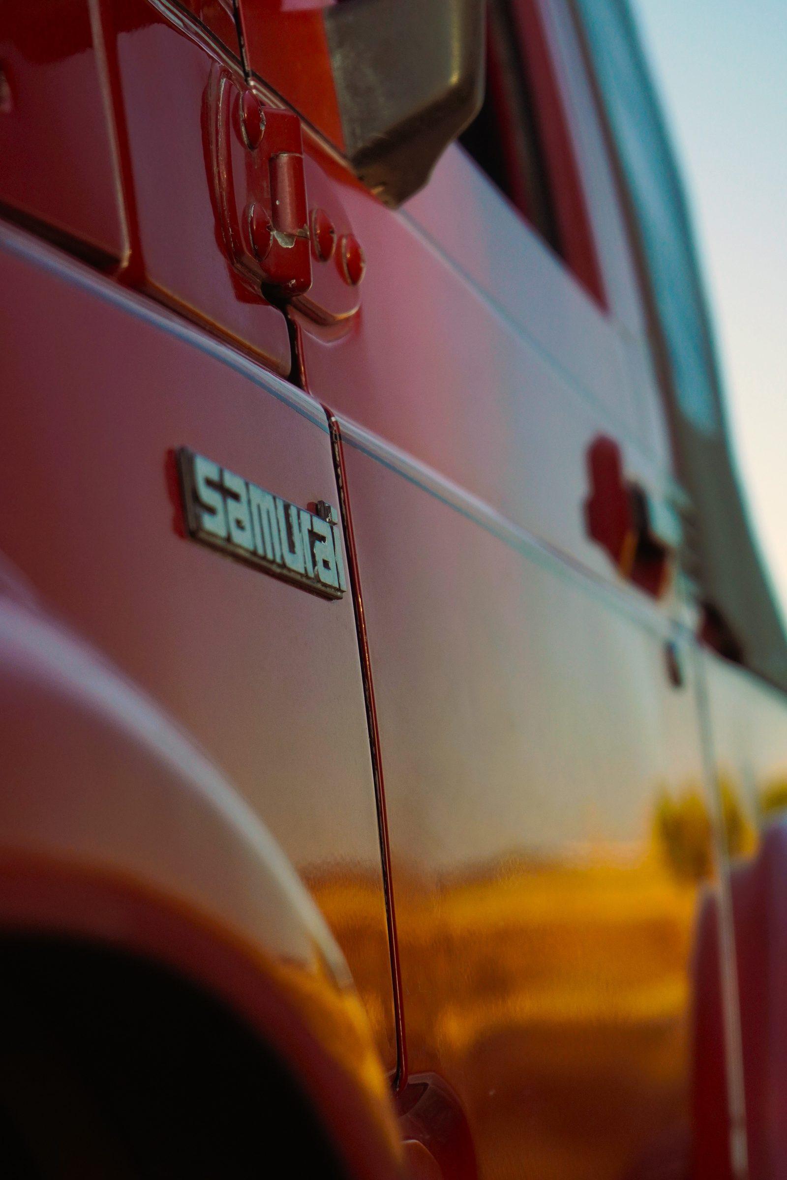 Suzuki Samurai badge detail